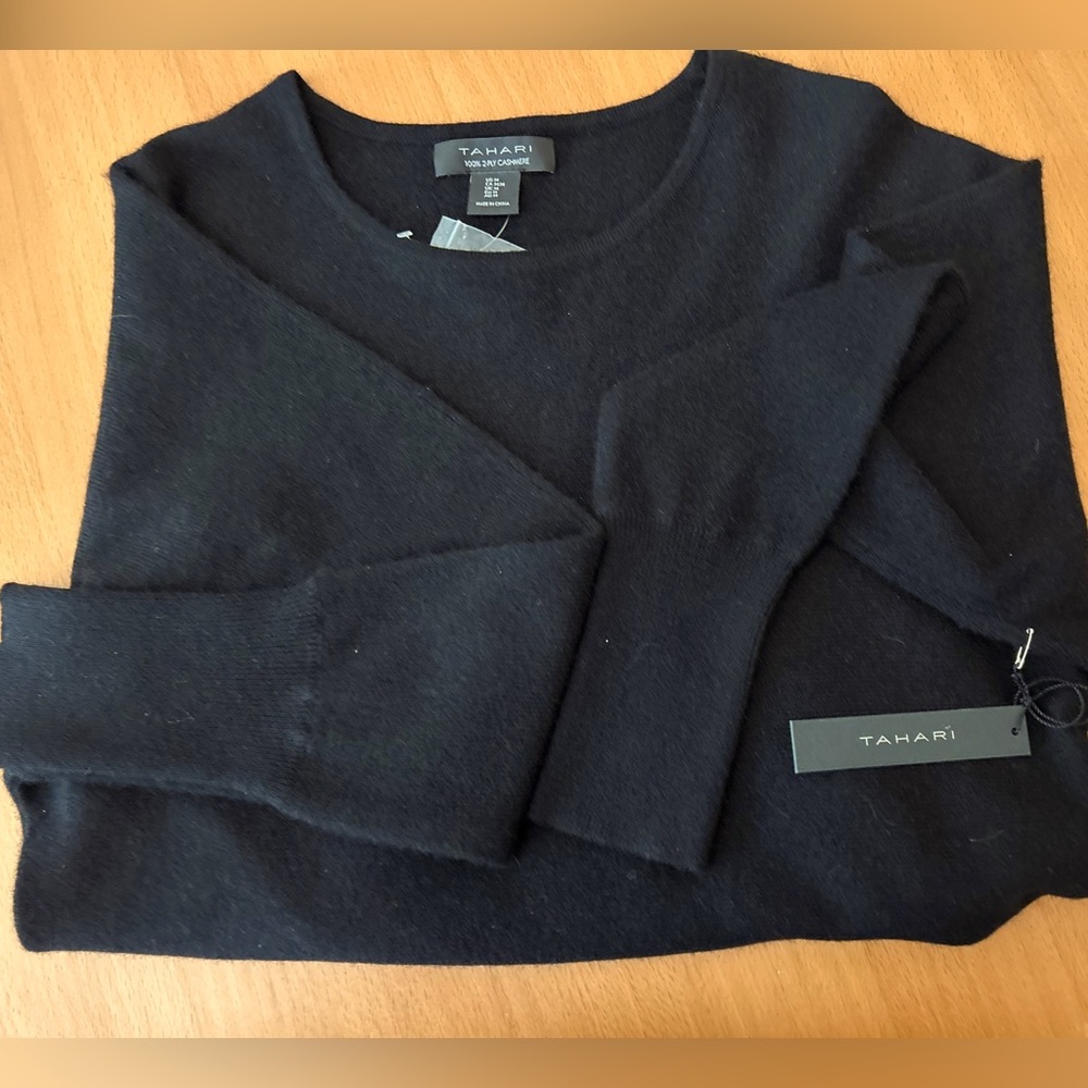 NWT Tahari Black Cashmere Crew Scoop Round Boat Neck Sweater, Long Sleeve, M
